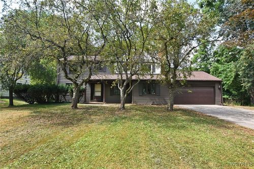 35 Blackwatch Trl, Fairport, NY, 14450-3701 | Card Image