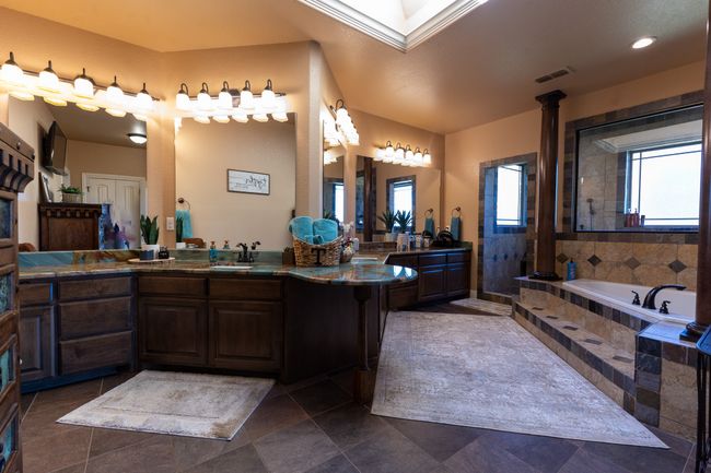 Primary bath | Image 14