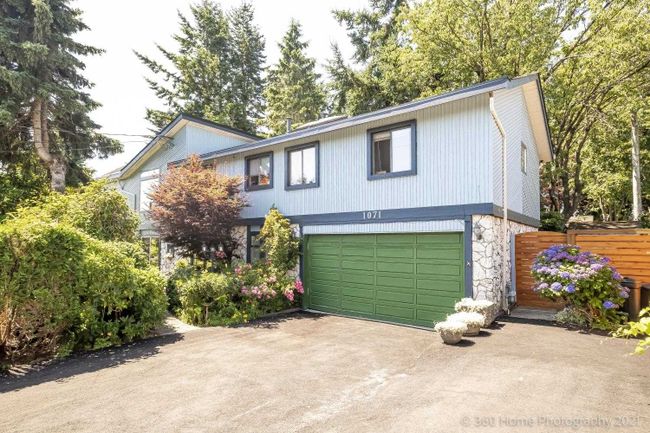 1071 Stevens Street, House other with 3 bedrooms, 2 bathrooms and 5 parking in White Rock BC | Image 2