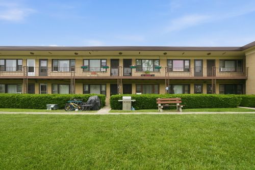 7-15 King Arthur Ct, Northlake, IL, 60164-1383 | Card Image