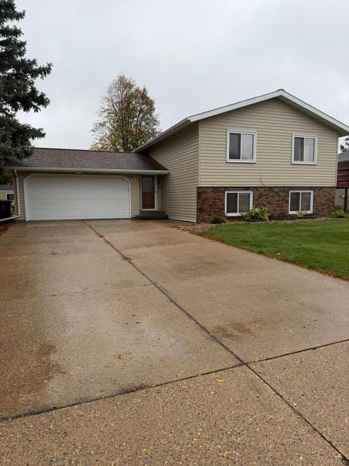 1211 Hickory St, Fairmont, MN, 56031-4404 | Card Image