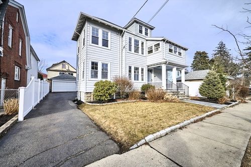 39 Maynard St, Arlington, MA, 02474-2317 | Card Image