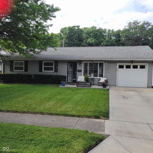 8136 E 37th Pl, Indianapolis, IN, 46226-5950 | Card Image