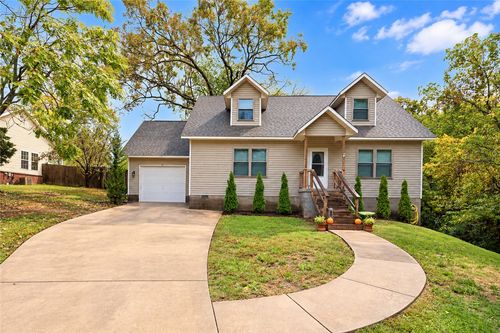 119 Woodland Dr, Siloam Springs, AR, 72761-5049 | Card Image