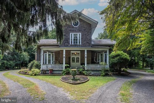 705 Woodlane Rd, Beverly, NJ, 08010-1940 | Card Image