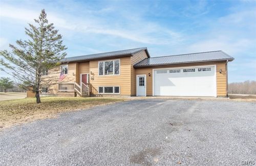 25820 Middle Rd, Watertown, NY, 13601-5472 | Card Image