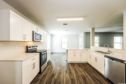 8911 Ashley Wilkes, San Antonio, TX, 78221-3559 | Card Image