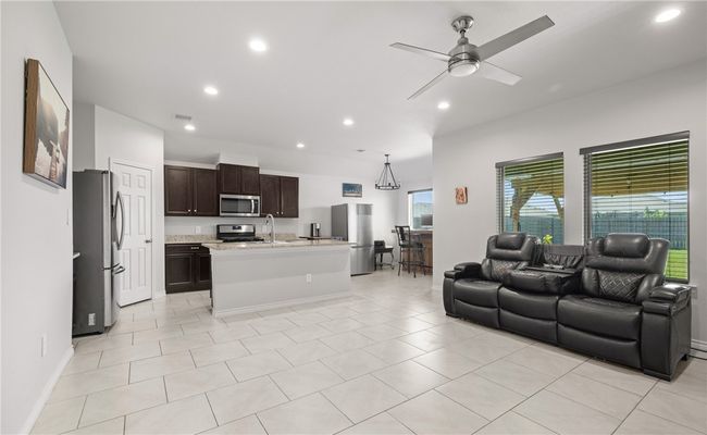1917 Kentucky Derby Dr, House other with 3 bedrooms, 2 bathrooms and null parking in Corpus Christi TX | Image 4
