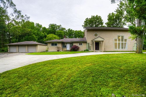 19580 Parke Ln, Grosse Ile, MI, 48138-1023 | Card Image