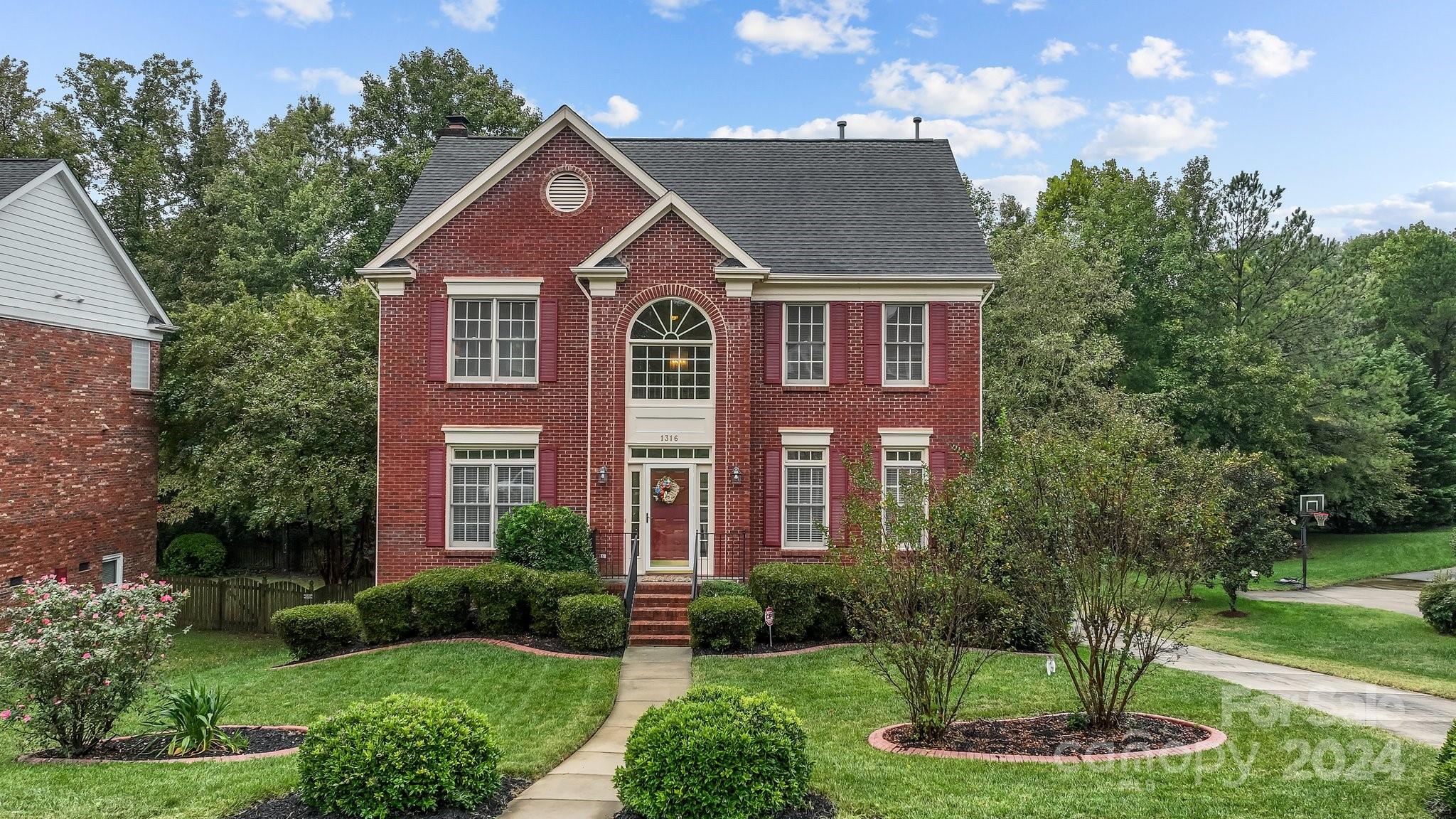 Holly Ridge Dr, Matthews, NC 28105