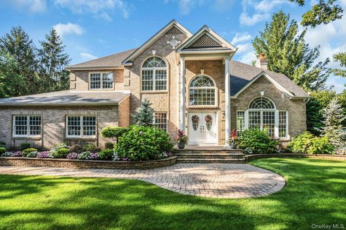 1 Weeping Cherry Ln, Commack, NY, 11725-4662 | Card Image