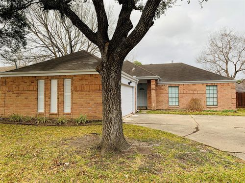 223 Kings Way, Stafford, TX, 77477-6132 | Card Image