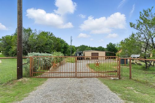 565 Ridgeway Dr, Bluff Dale, TX, 76433-4354 | Card Image