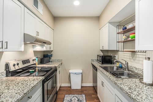 218-5500 N Valley View Rd, Tucson, AZ, 85718-5357 | Card Image