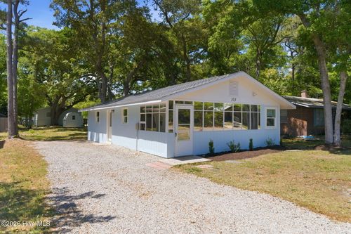 103 Se 76th St, Oak Island, NC, 28465-4335 | Card Image
