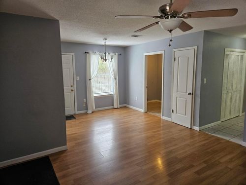 a-310 Redwood Ave, Niceville, FL, 32578-2825 | Card Image