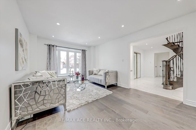 1579 Heathside Cres, House other with 7 bedrooms, 6 bathrooms and 4 parking in Pickering ON | Image 6