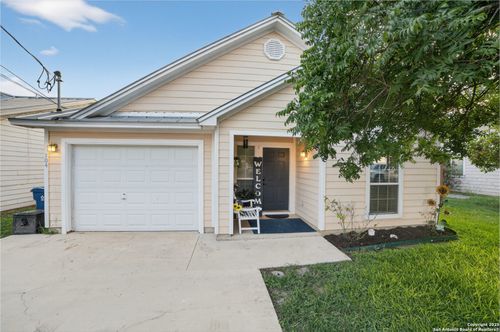 104 Amelia Ct, Kerrville, TX, 78028-5457 | Card Image