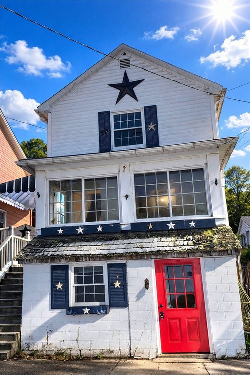 539 Walnut St, Vandergrift, PA, 15690-3403 | Card Image