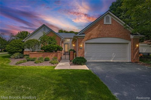 5015 Lake Vista Dr, West Bloomfield, MI, 48323-2087 | Card Image