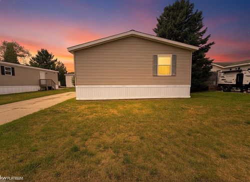 6039 Bentwood Cir E, White Lake, MI, 48383-1085 | Card Image