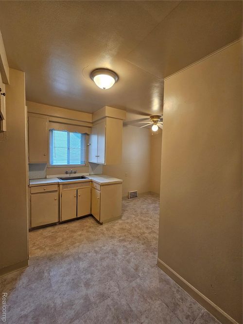 12180 Wayburn St, Detroit, MI, 48224-1082 | Card Image