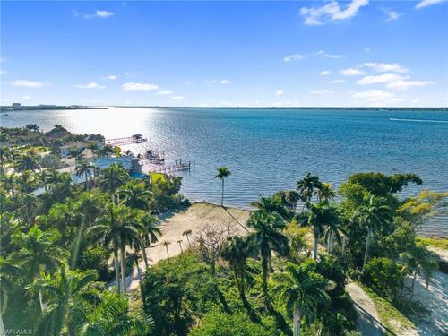 8661 Cajuput Cv, FORT MYERS, FL, 33919-1800 | Card Image