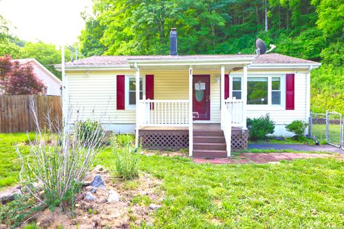 829 Walton Rd, Christiansburg, VA, 24073-6903 | Card Image