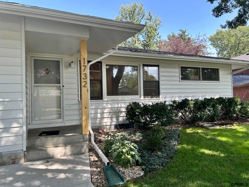 1732 Rancho Rd, Lincoln, NE, 68502-5560 | Card Image