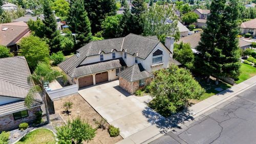 782 Shadowbrook Ln, Manteca, CA, 95336-9112 | Card Image