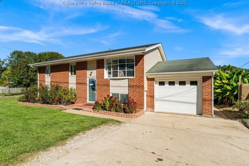 583 Davis Creek Rd, Barboursville, WV, 25504-7822 | Card Image
