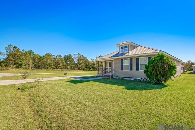 26350 Riverscape Dr, House other with 3 bedrooms, 2 bathrooms and 3 parking in Springfield LA | Image 4