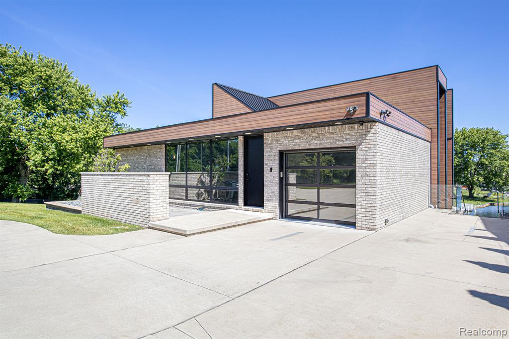 Oakley Park Rd, Commerce Township, MI 48390