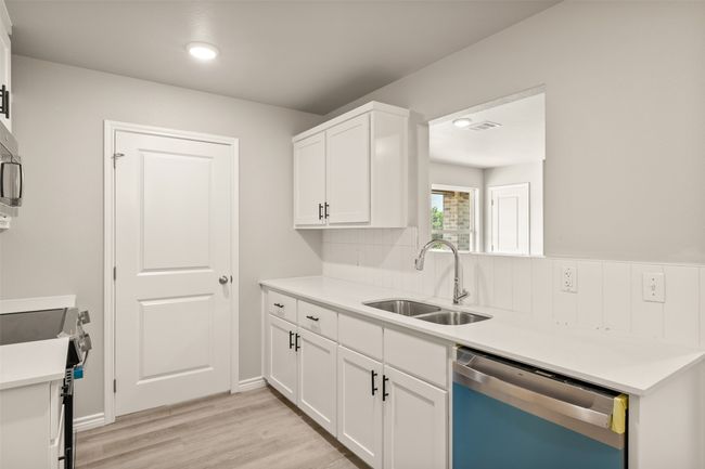 218 Melissa St, Home with 3 bedrooms, 2 bathrooms and null parking in Eddy TX | Image 11