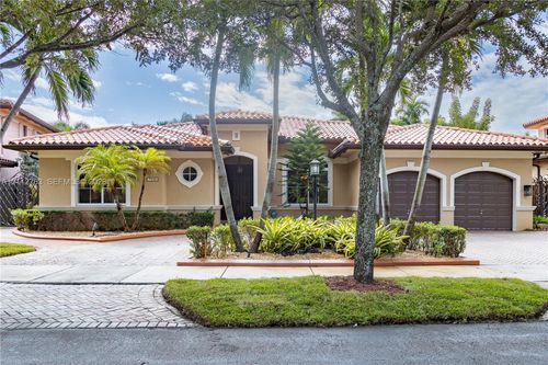 7940 Nw 159th Ter, Miami Lakes, FL, 33016-6660 | Card Image