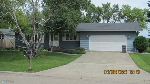 1614 27th Ave S, Moorhead, MN, 56560-4821 | Card Image
