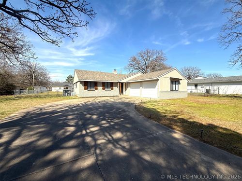 1218 Wade Wells Dr, Henryetta, OK, 74437-2440 | Card Image