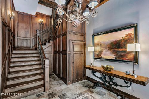 325 Union Ave, Knoxville, TN, 37902-1508 | Card Image