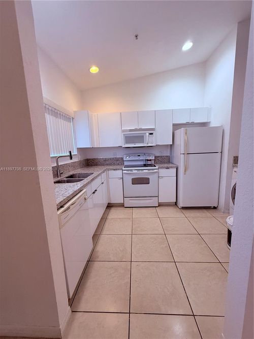 31-3820 Sw 48th Ave, Pembroke Park, FL, 33023-7900 | Card Image