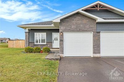 302 Forestview Cres, House attached with 2 bedrooms, 3 bathrooms and 3 parking in Renfrew ON | Image 1