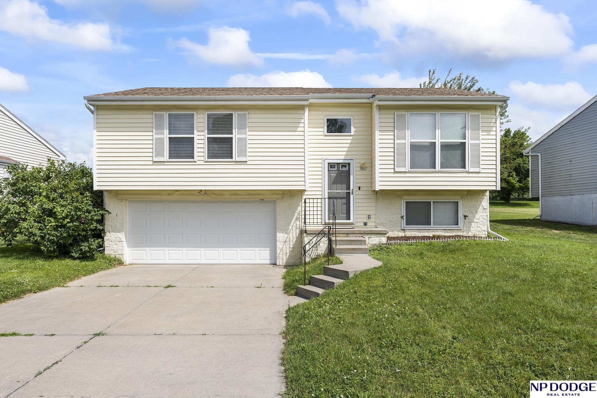 61st Ave, Omaha, NE 68104