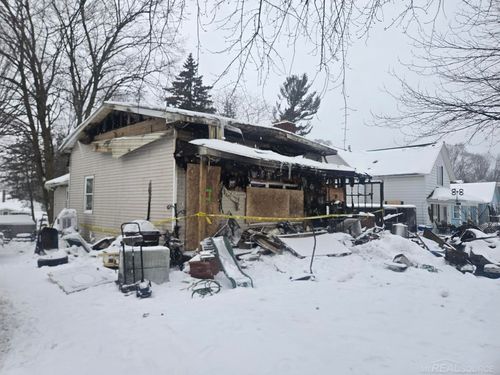 716 E Danaher St, Ludington, MI, 49431-2240 | Card Image