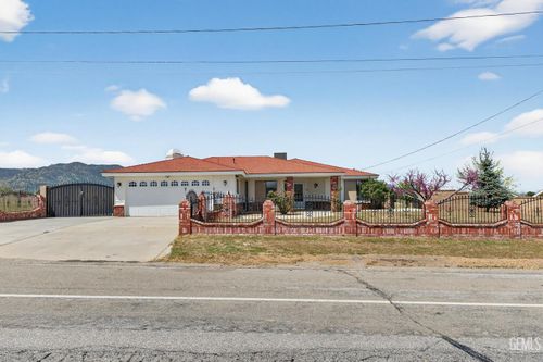 21601 Westwood Blvd, Tehachapi, CA, 93561-9404 | Card Image