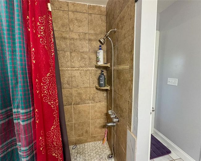 724 Camelot Way, House other with 3 bedrooms, 2 bathrooms and null parking in Norcross GA | Image 44