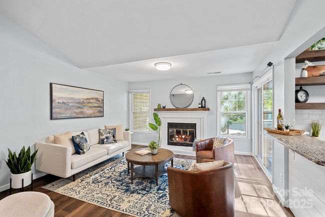 APT-5 - 3308 Selwyn Farms Ln, Condo with 2 bedrooms, 2 bathrooms and null parking in Charlotte NC | Image 5