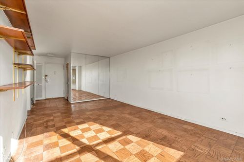 apt-18g-102 66th Rd, Forest Hills, NY, 11375-7612 | Card Image