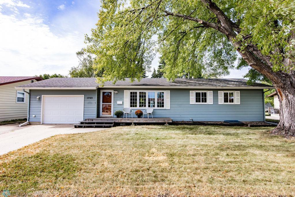 19th St, Moorhead, MN 56560