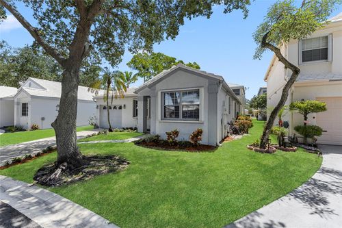 9424 Nw 8th Cir, Plantation, FL, 33324-4932 | Card Image