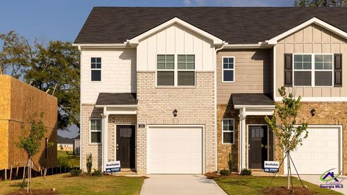 218 Kenmore Cir, Perry, GA, 31069-8001 | Card Image