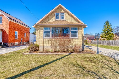 10 Centre St, Zurich, ON, N0M2T0 | Card Image